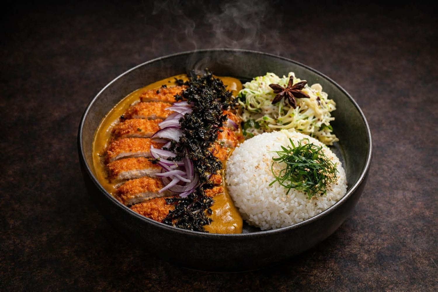 Poulet tonkatsu au curry, riz et salade