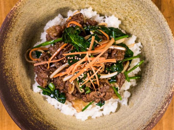 Bulgogi de bœuf sur du riz, vu du dessus (photo d’illustration)